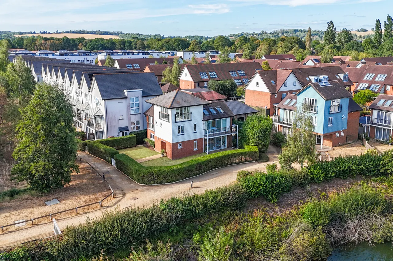Lilley Mead, Redhill, RH1, photo 9