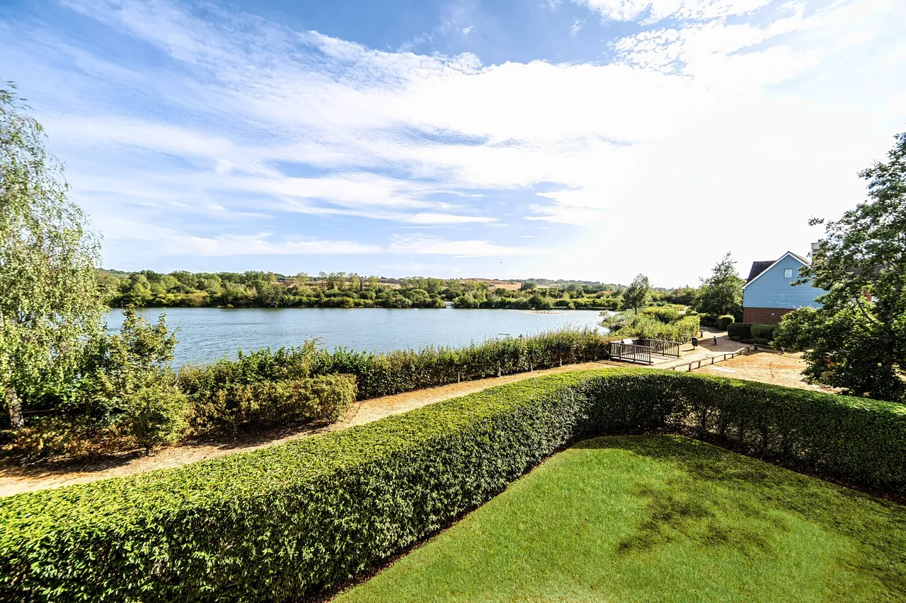 Lilley Mead, Redhill, RH1, photo 6
