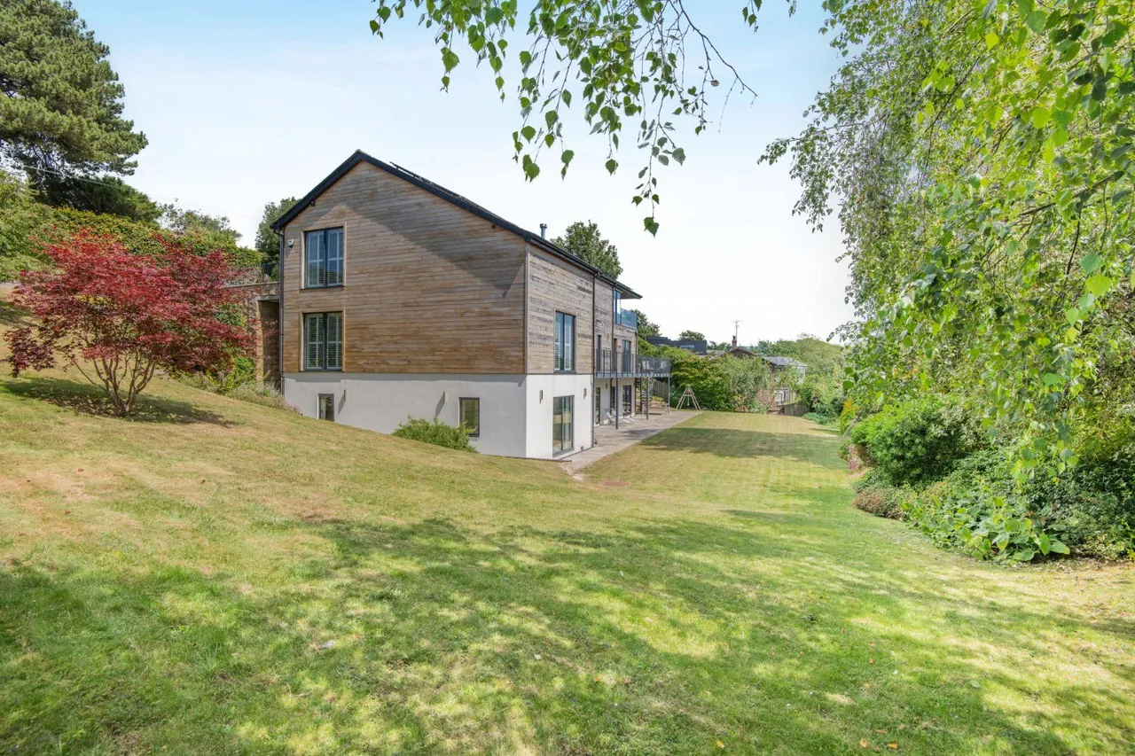 Cliff Road, Hythe, Kent, CT21 5XE, photo 4
