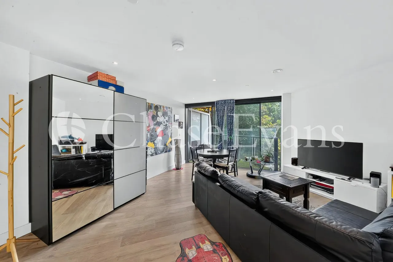 1 bed flat for sale — Churchyard Row, Elephant & Castle, London, SE11