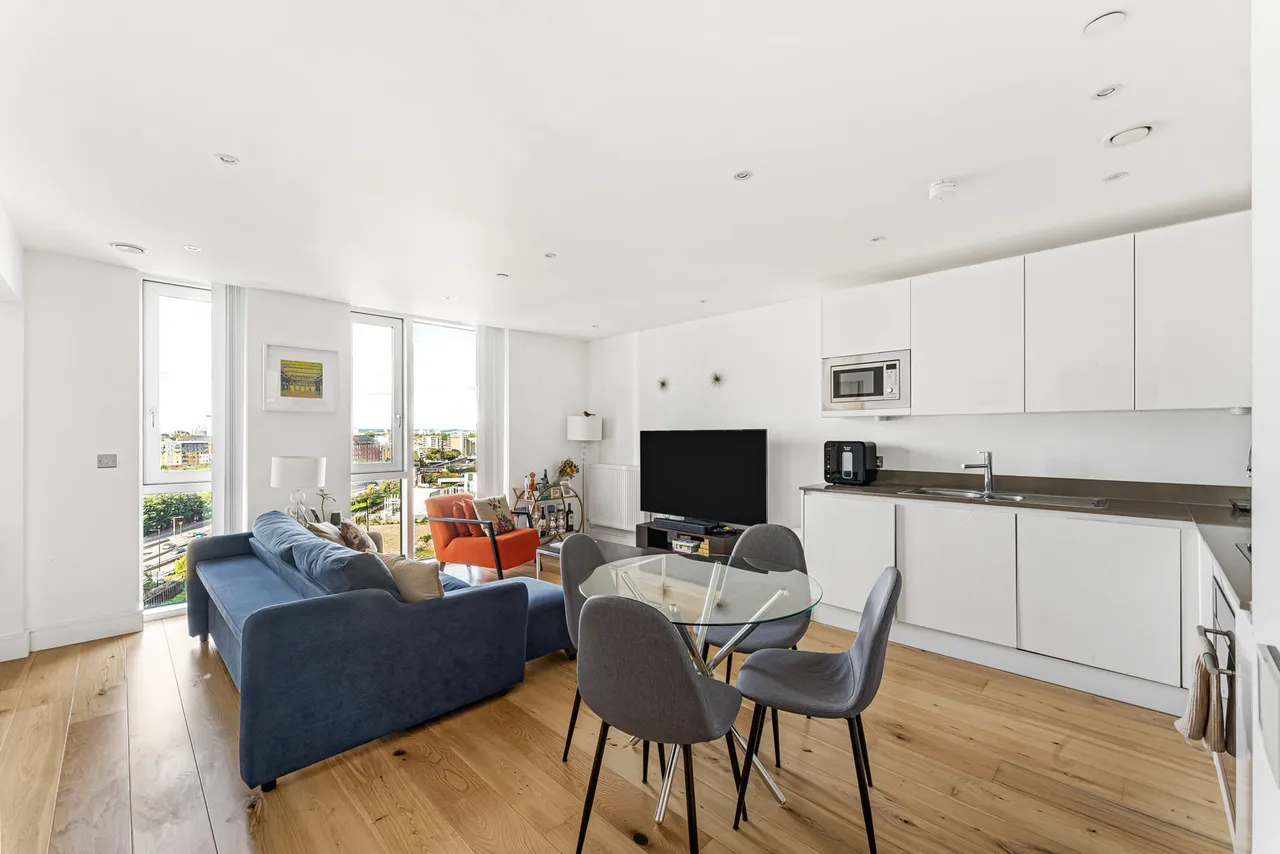 1 bed flat for sale, High Street, London, E15