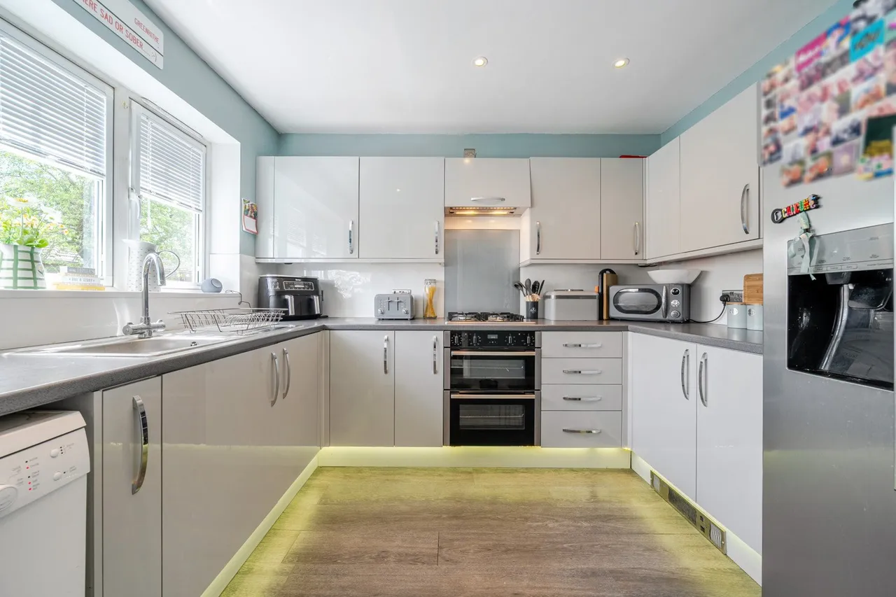 Reservoir Close, Kent, DA9, photo 6