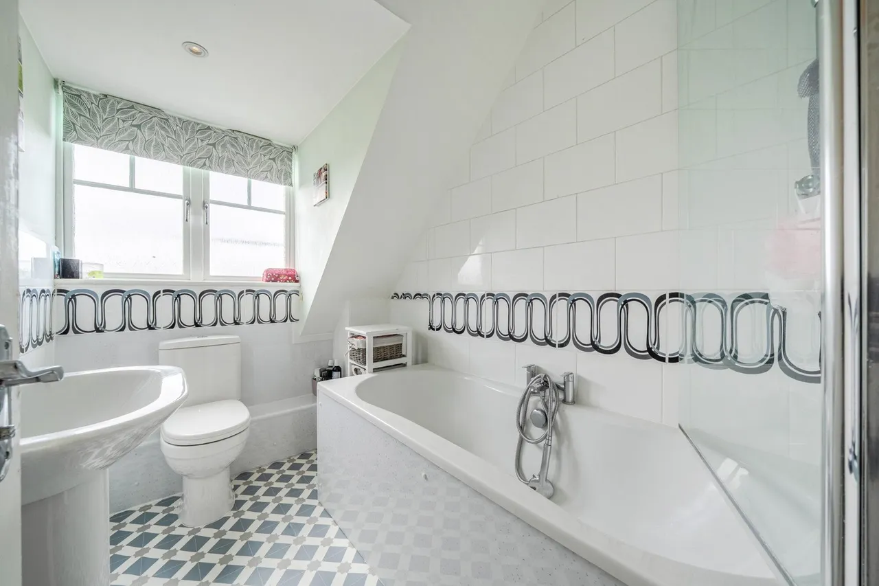 Reservoir Close, Kent, DA9, photo 9