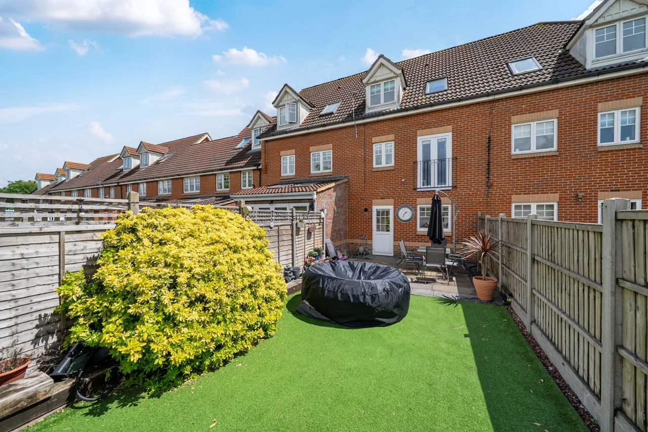 Reservoir Close, Kent, DA9, photo 14