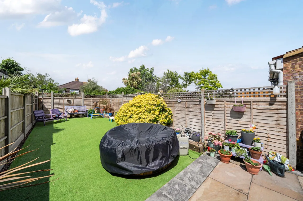 Reservoir Close, Kent, DA9, photo 4