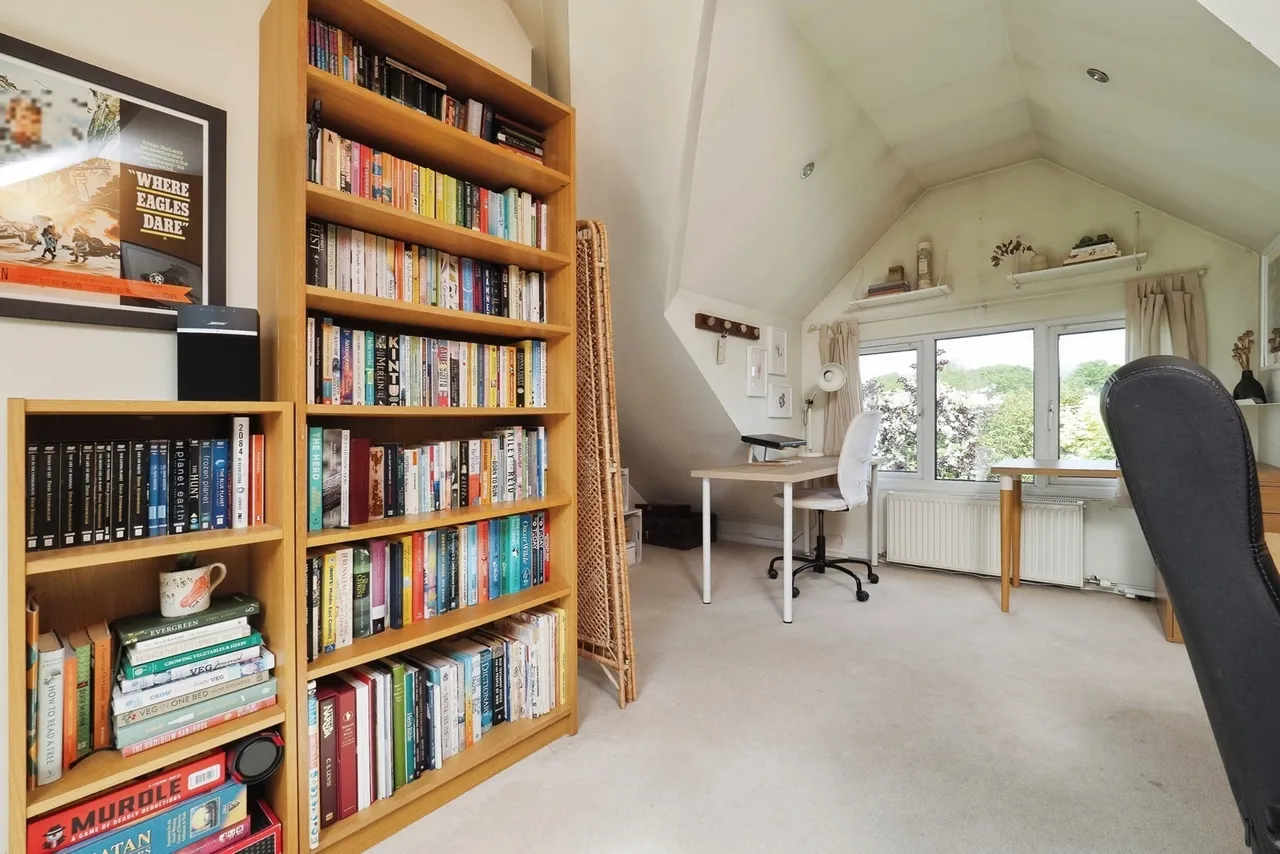 Russell Drive, Wollaton, Nottingham, NG8, photo 12