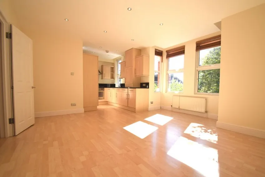 2 bed property to rent, Hatfield Road, W4
