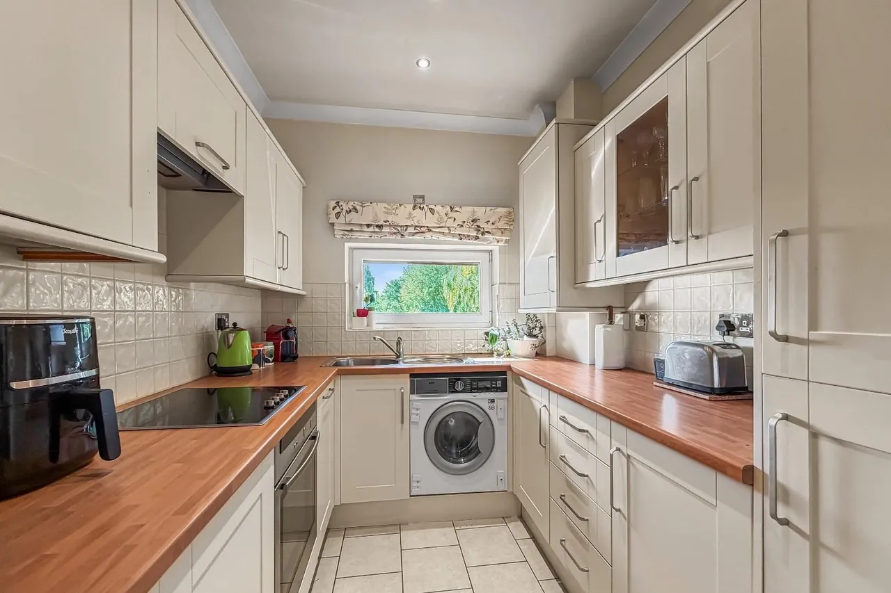 St. Margarets Road, Bowdon, WA14, photo 4