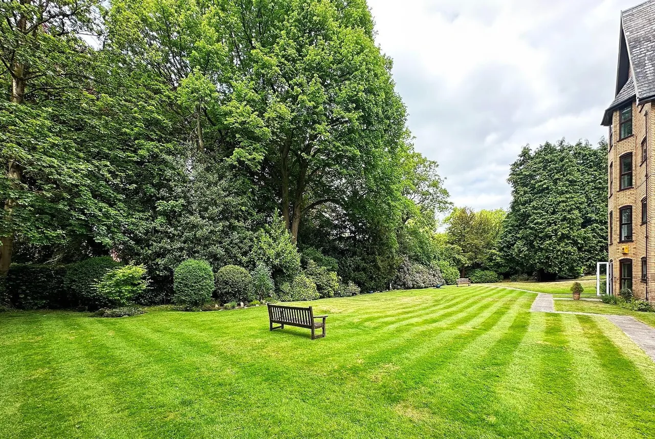 St. Margarets Road, Bowdon, WA14, photo 6