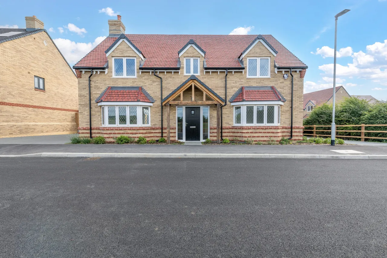 5 bed house for sale — PLOT 16 The Nyewood, Fuller Way, Wootton, MK43 9HR