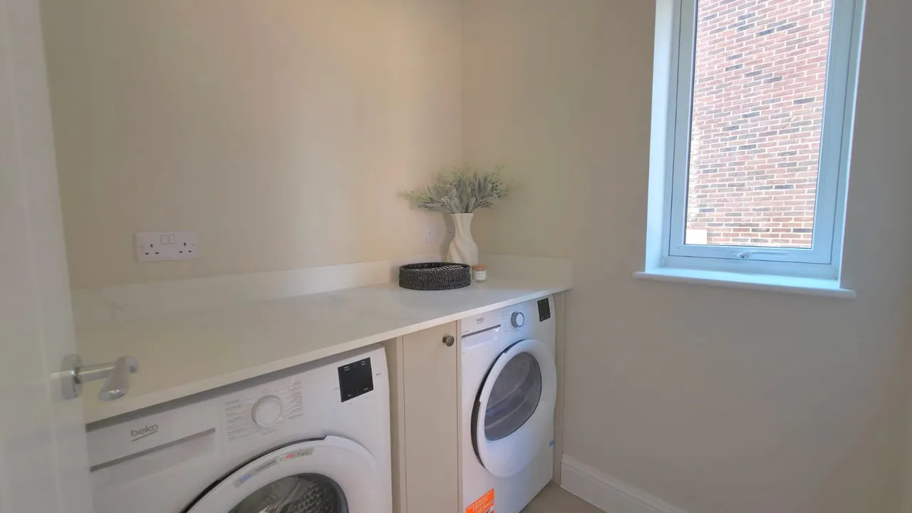 Weatherhill Road, Smallfield, RH6, photo 12