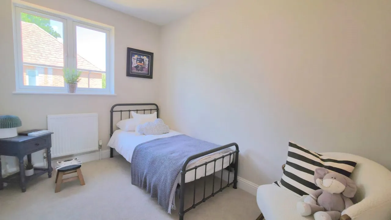 Weatherhill Road, Smallfield, RH6, photo 13
