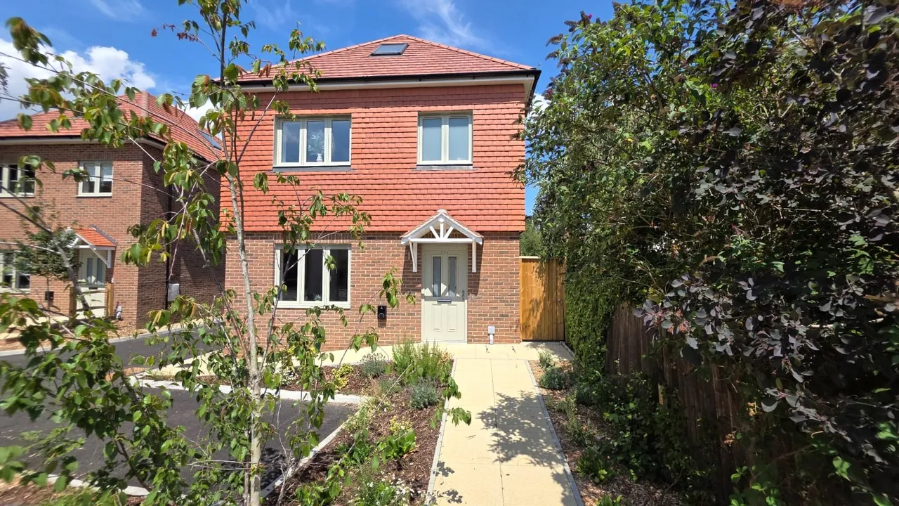 Weatherhill Road, Smallfield, RH6, photo 21