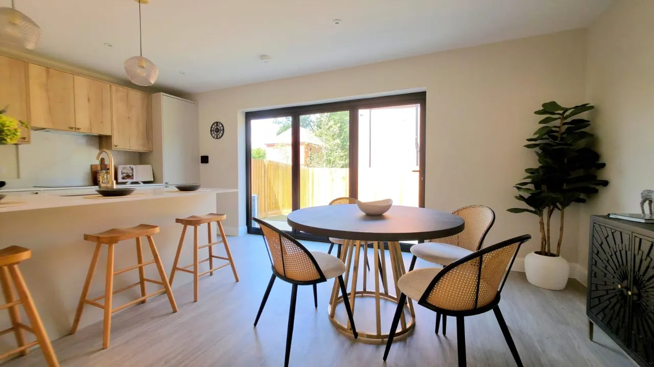 Weatherhill Road, Smallfield, RH6, photo 3