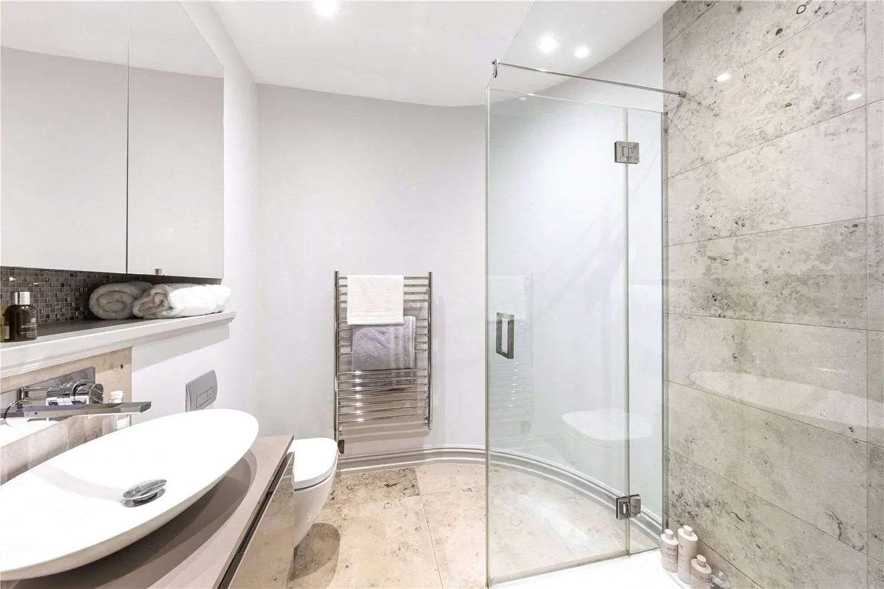 Portsmouth Road, Guildford, Surrey, GU2 4AA, photo 11