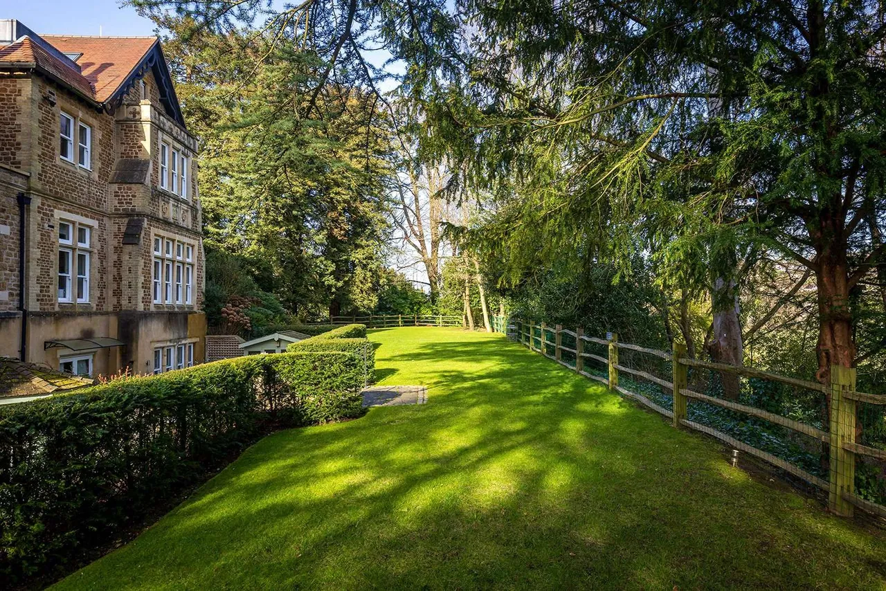Portsmouth Road, Guildford, Surrey, GU2 4AA, photo 5