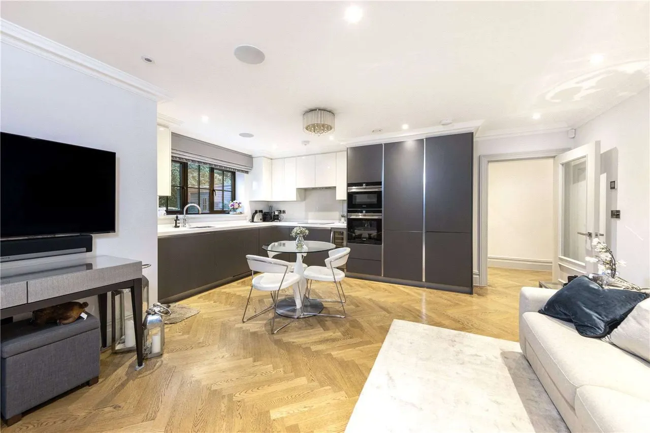 Portsmouth Road, Guildford, Surrey, GU2 4AA, photo 6