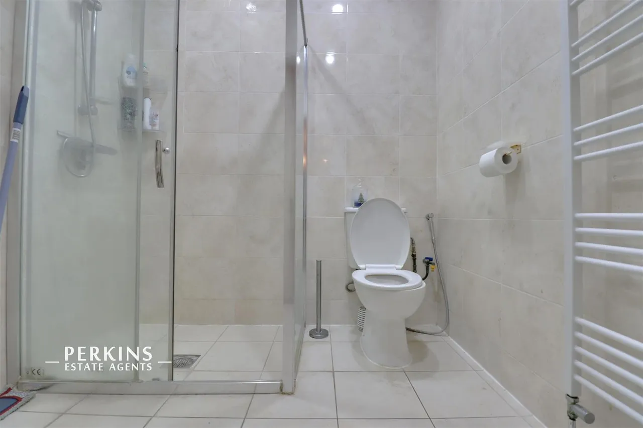 Ruislip Road, Greenford, UB6, photo 4