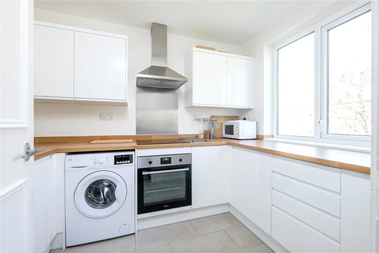 1 bed flat for sale, Burke Close, London, SW15