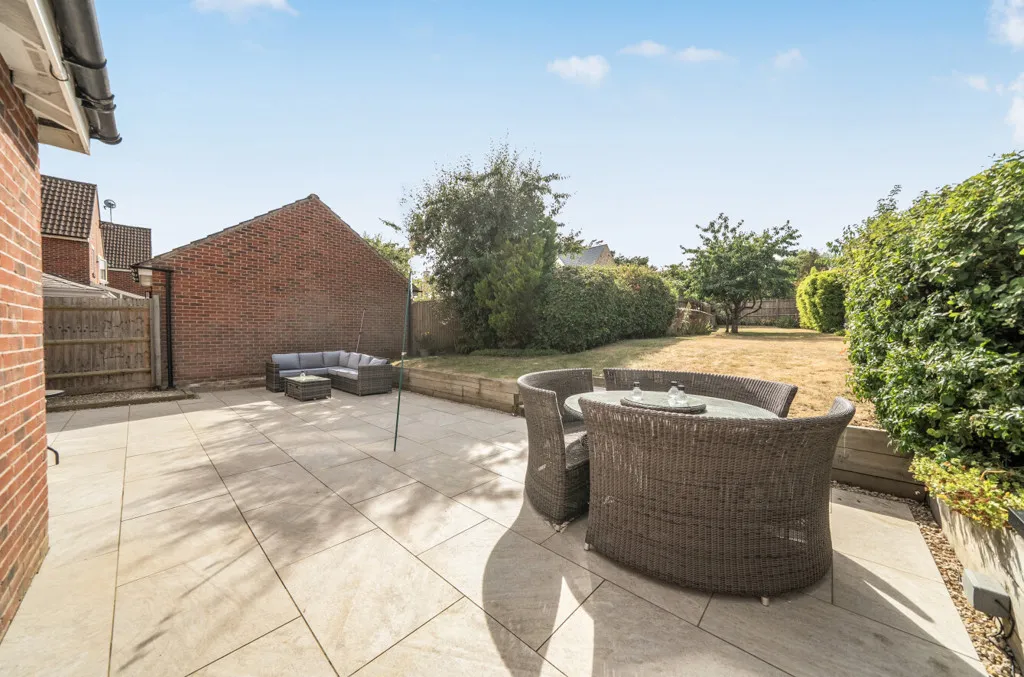 Glebe Farm Close, Collingtree, Northampton, Northamptonshire, NN4 0NR, photo 28