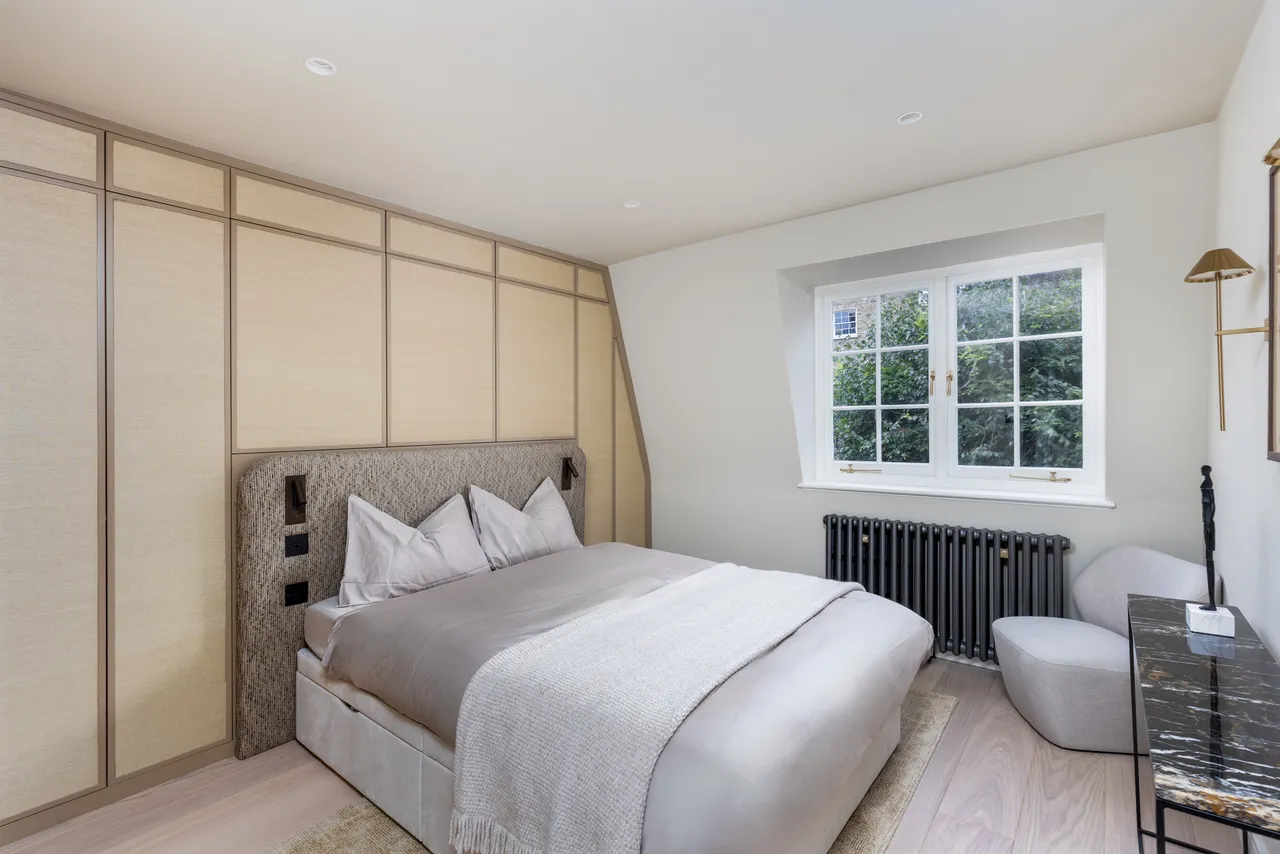 Cobham Court, Chester Close, London, photo 7