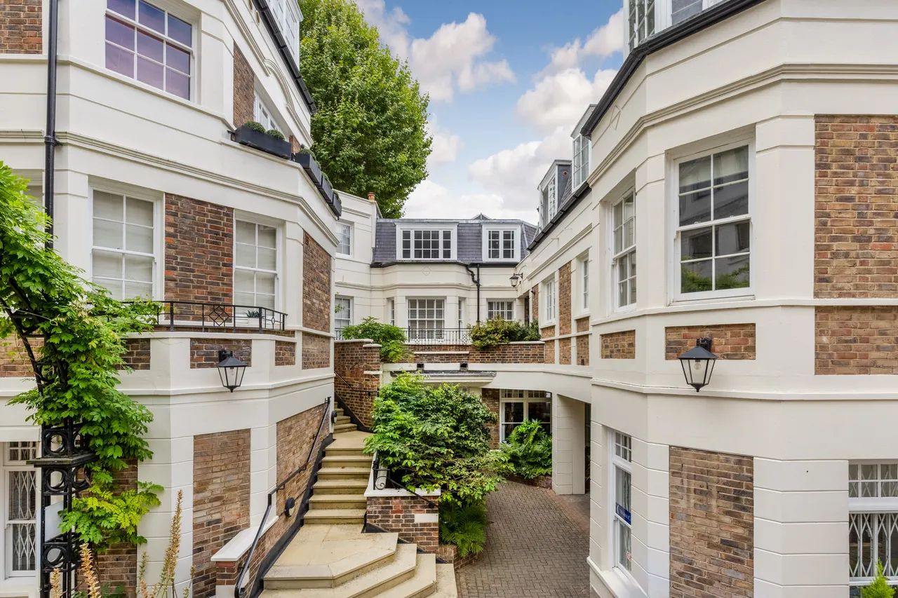 Cobham Court, Chester Close, London, photo 11