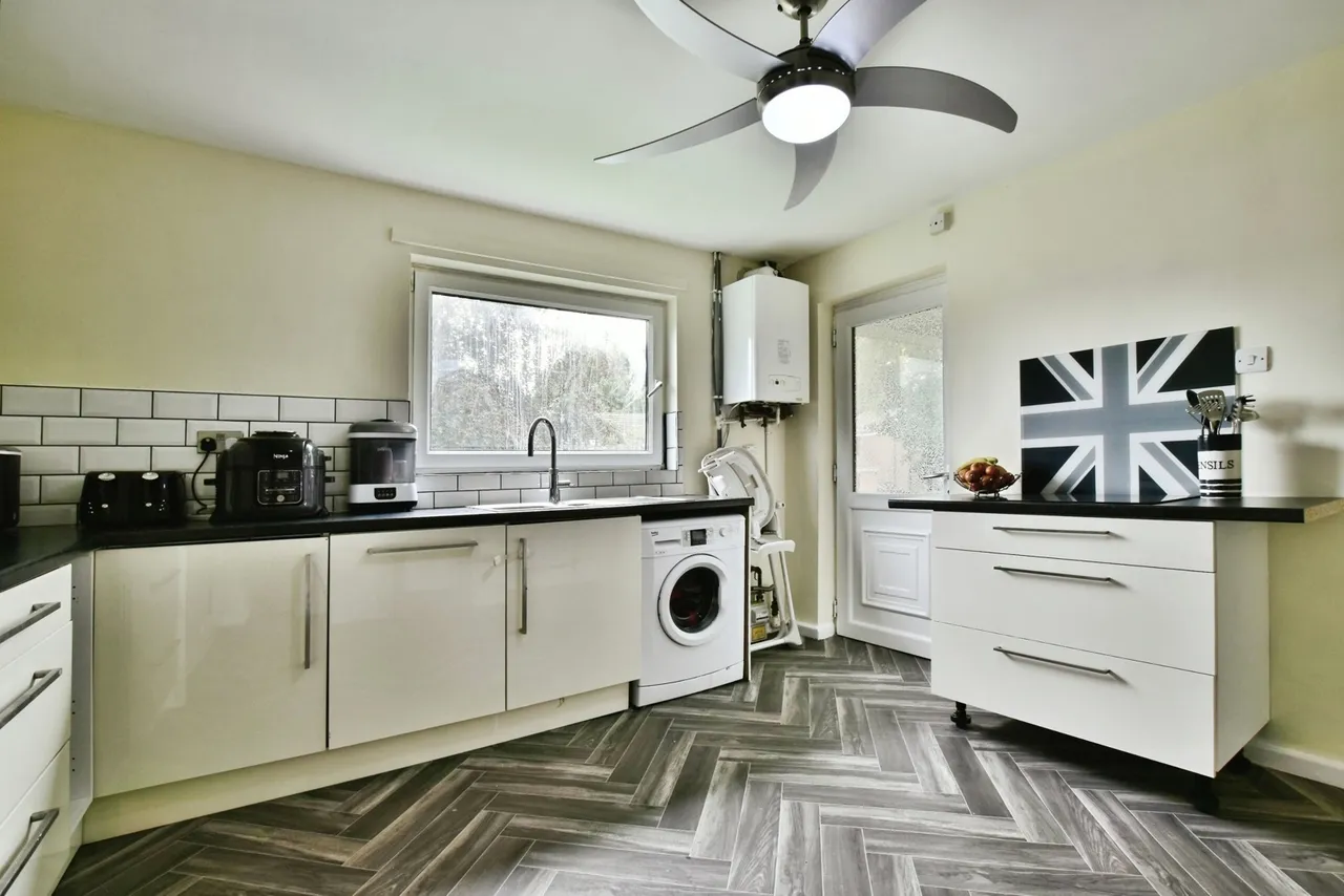 Lochmaddy Close, Stockport, SK7, photo 3