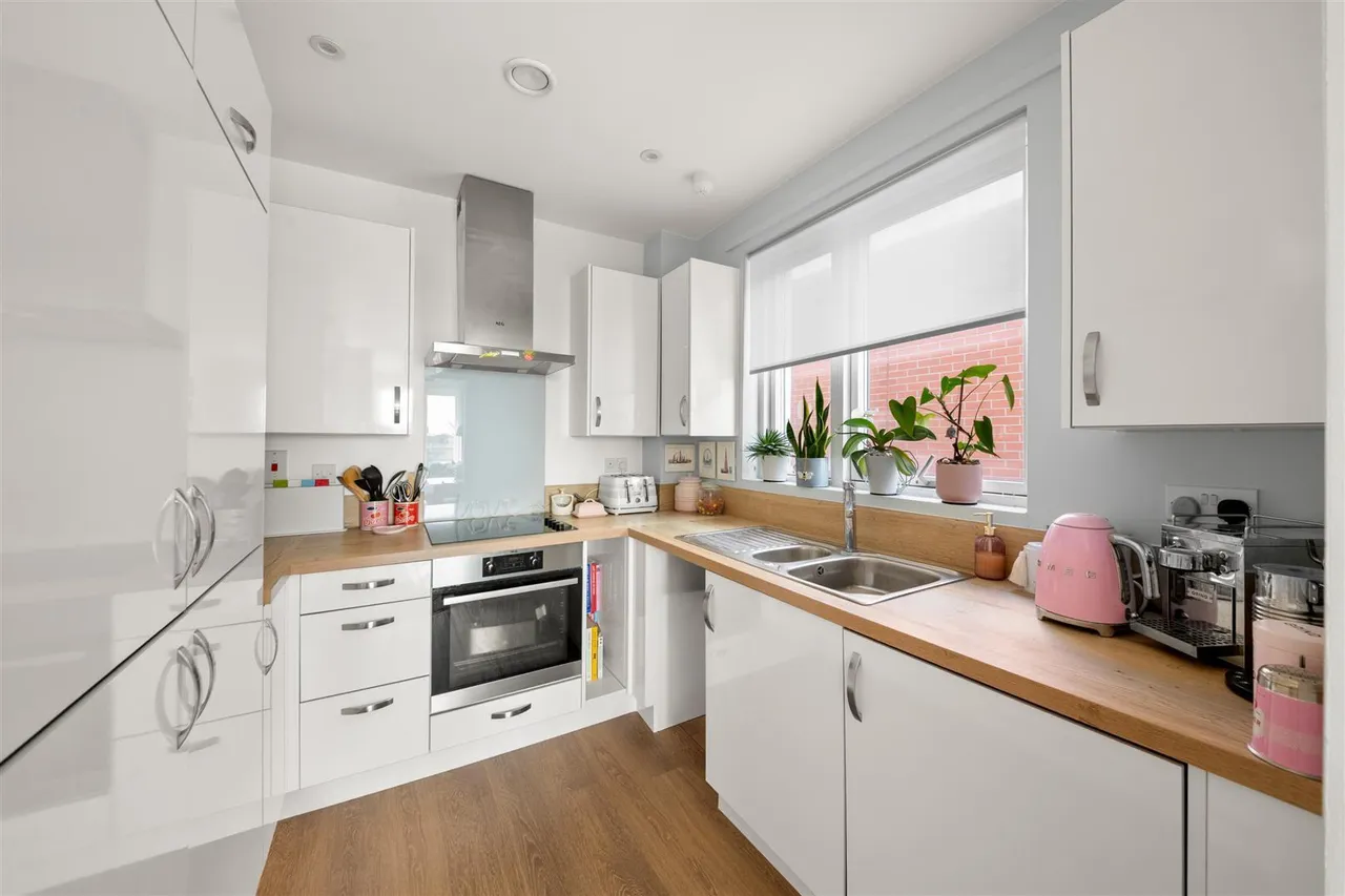 Salisbury Road, Southall, photo 5