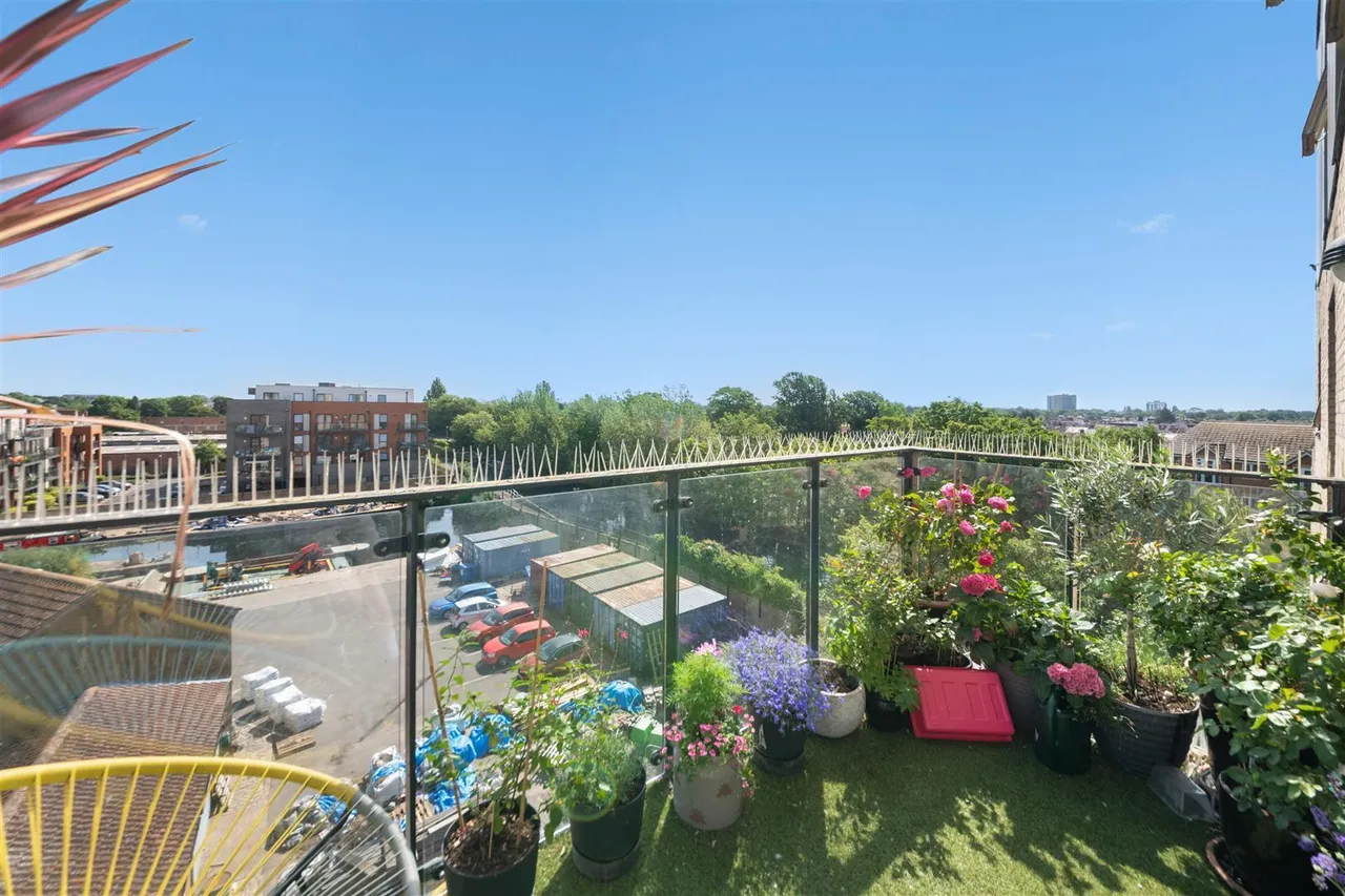 Salisbury Road, Southall, photo 7