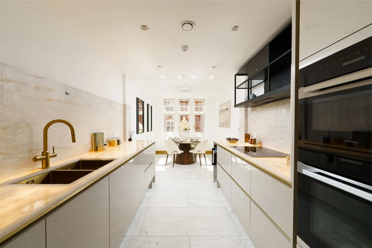 3 bed house for sale — Chiltern Street, Marylebone, London, W1U 5AG