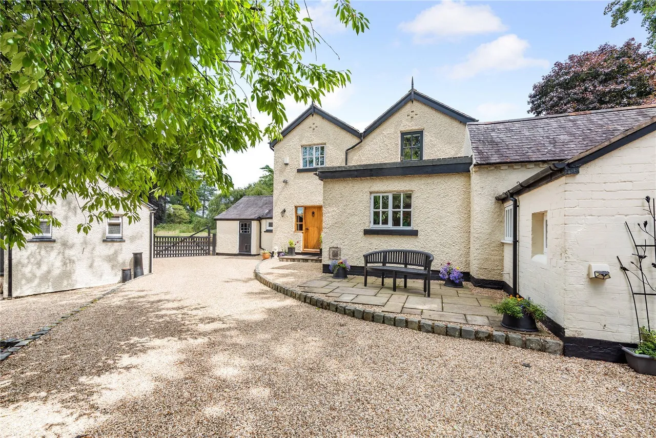 Springfield Lane, Marford, LL12, photo 21