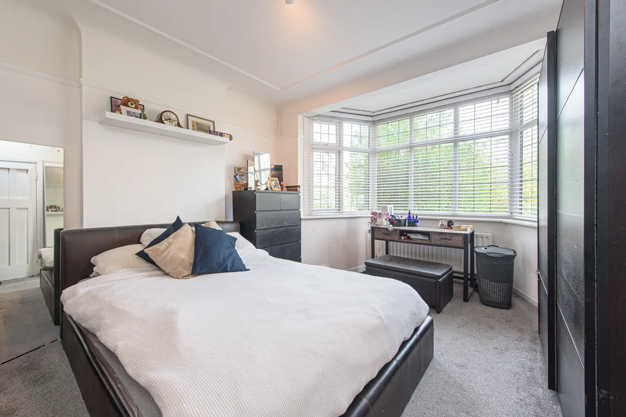13 Wells Drive, London, photo 4