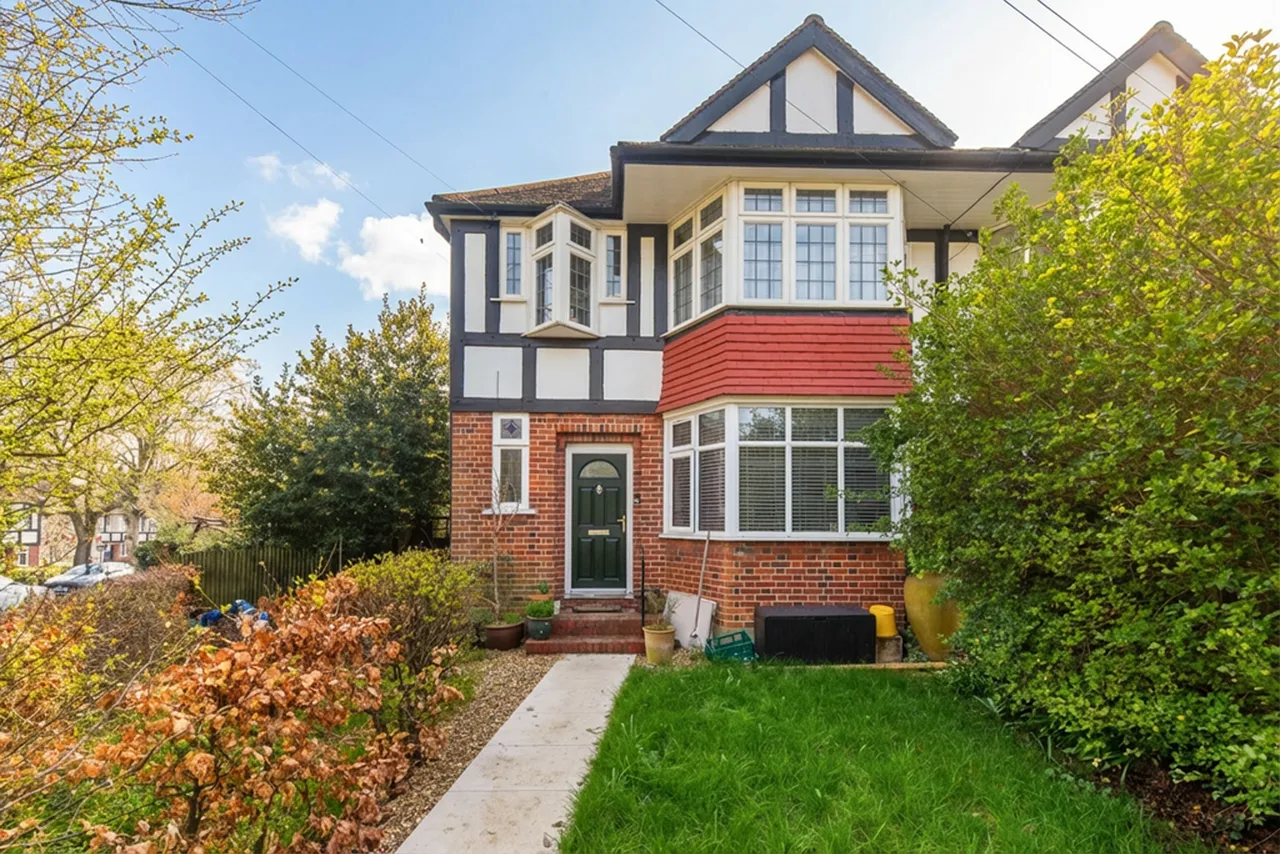 1 bed flat for sale — 13 Wells Drive, London
