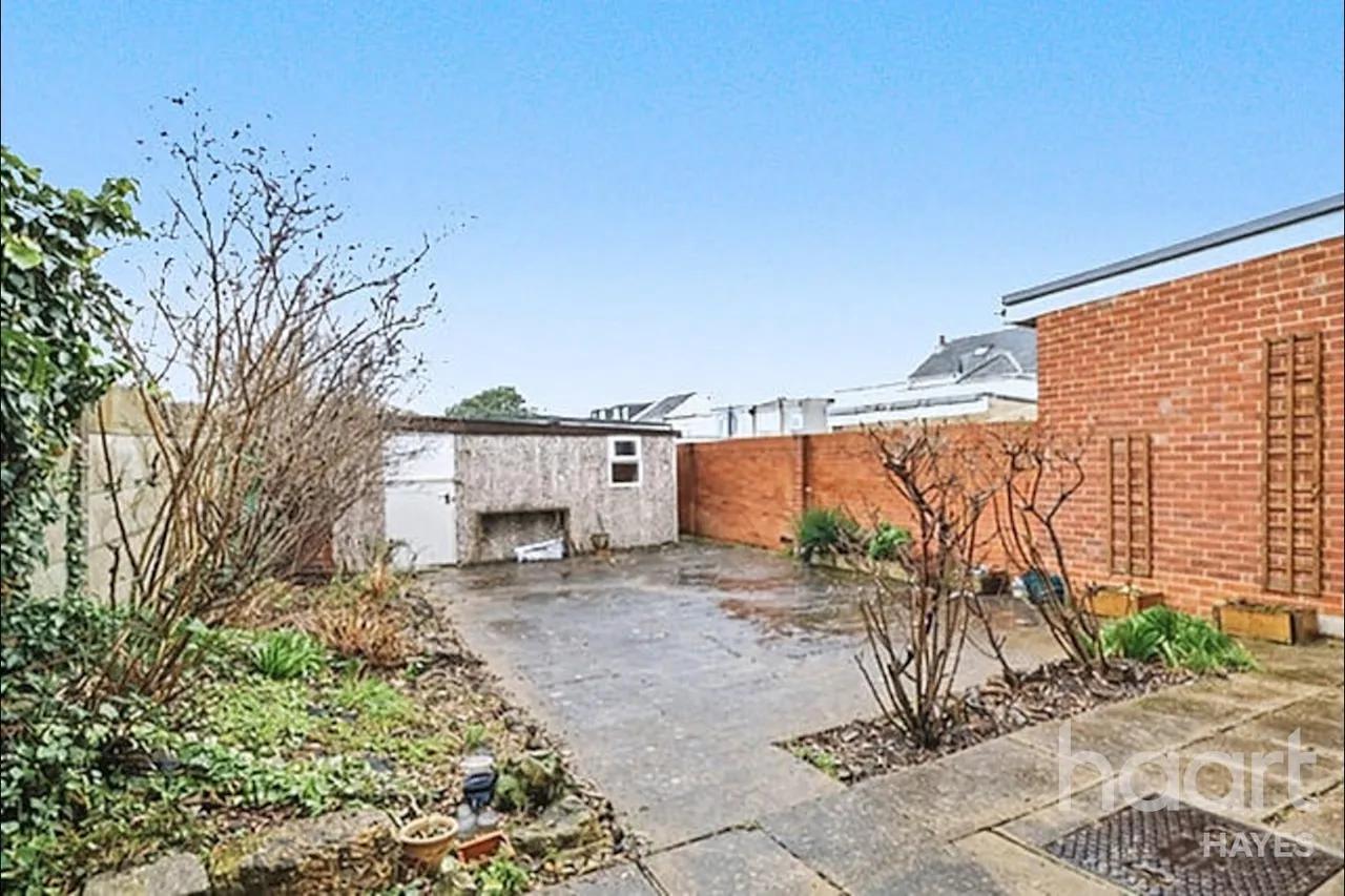 Gledwood Drive, Hayes, UB4, photo 13