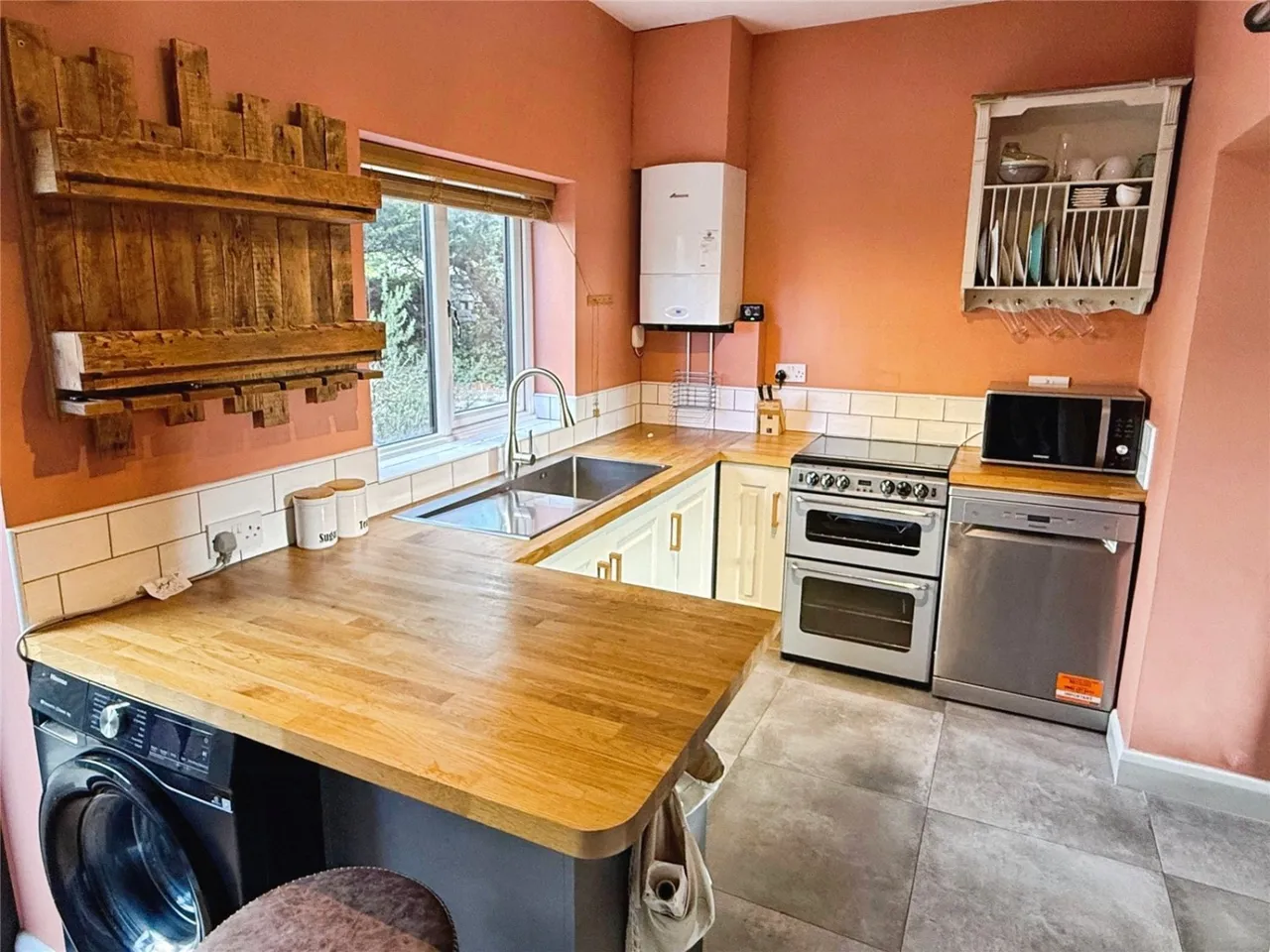 Robin Lane, Dewsbury, WF13, photo 6
