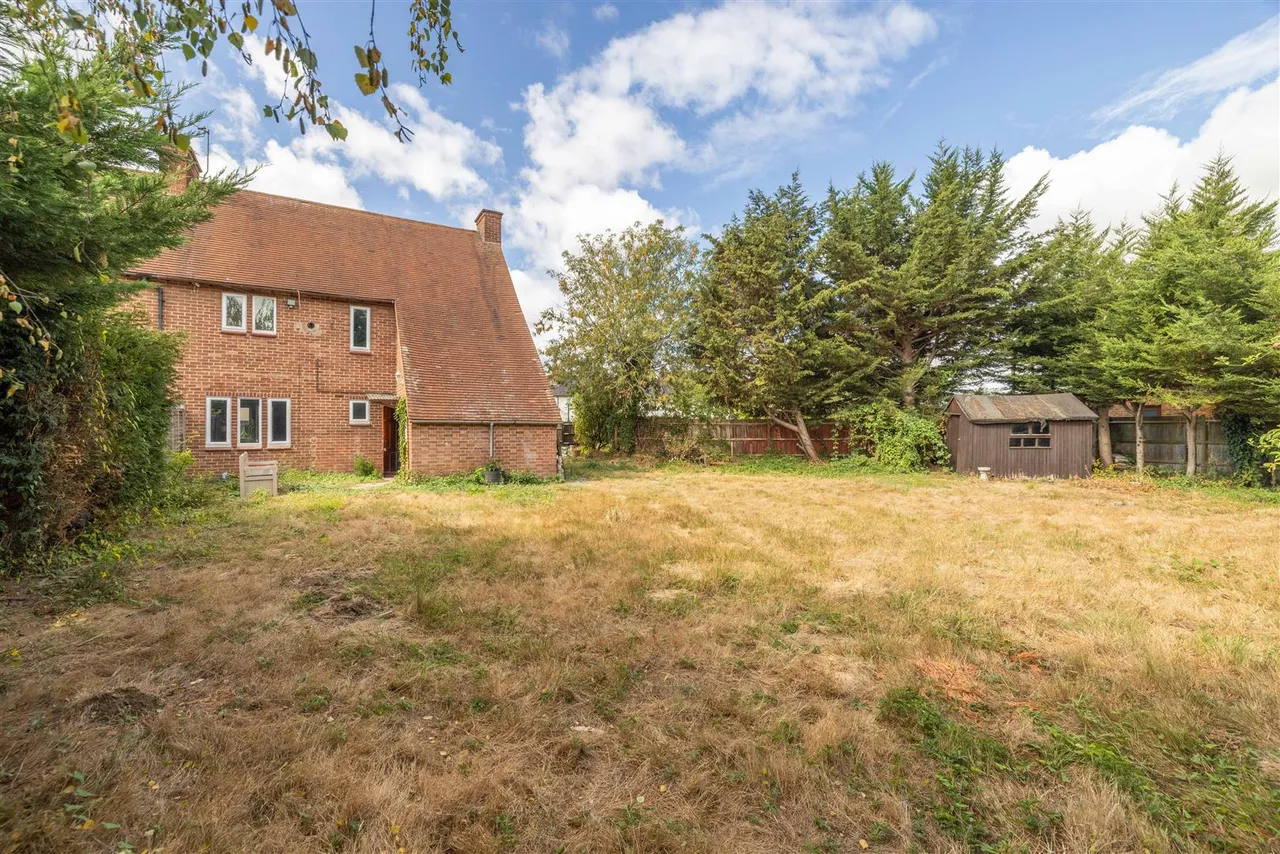 Meadow Way, Fifield, Maidenhead, SL6 2PE, photo 2