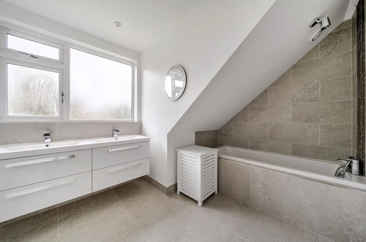 Durfold Wood, Plaistow, RH14, photo 10