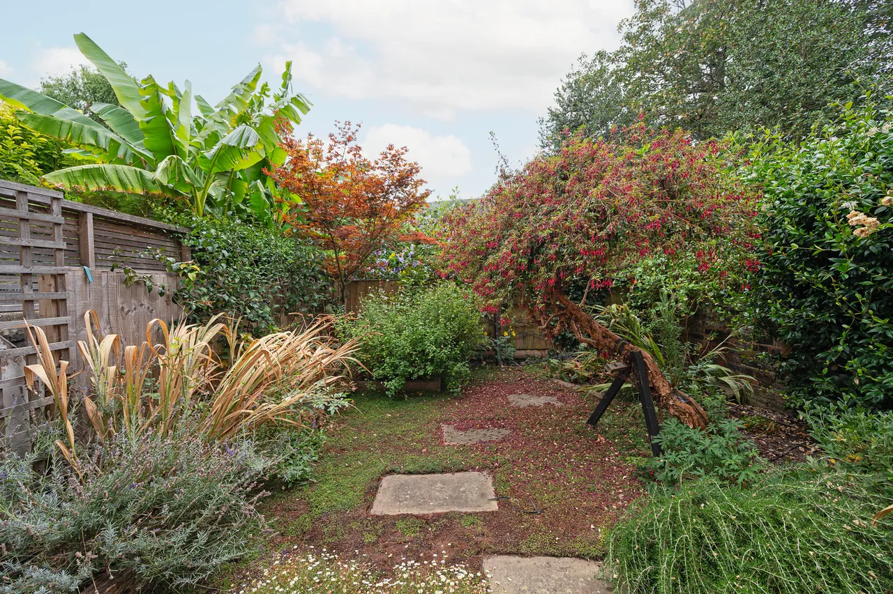 94a Colvestone Crescent, London, photo 12