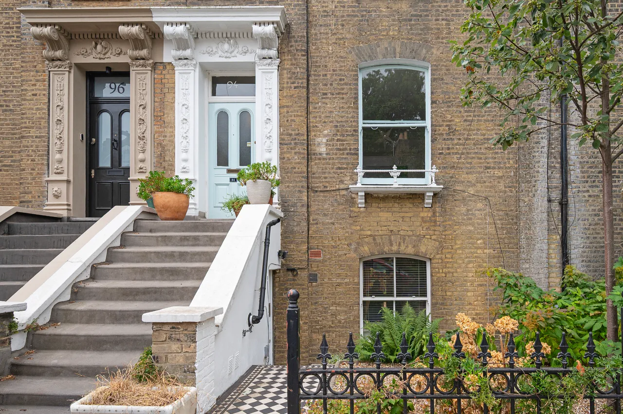 94a Colvestone Crescent, London, photo 2
