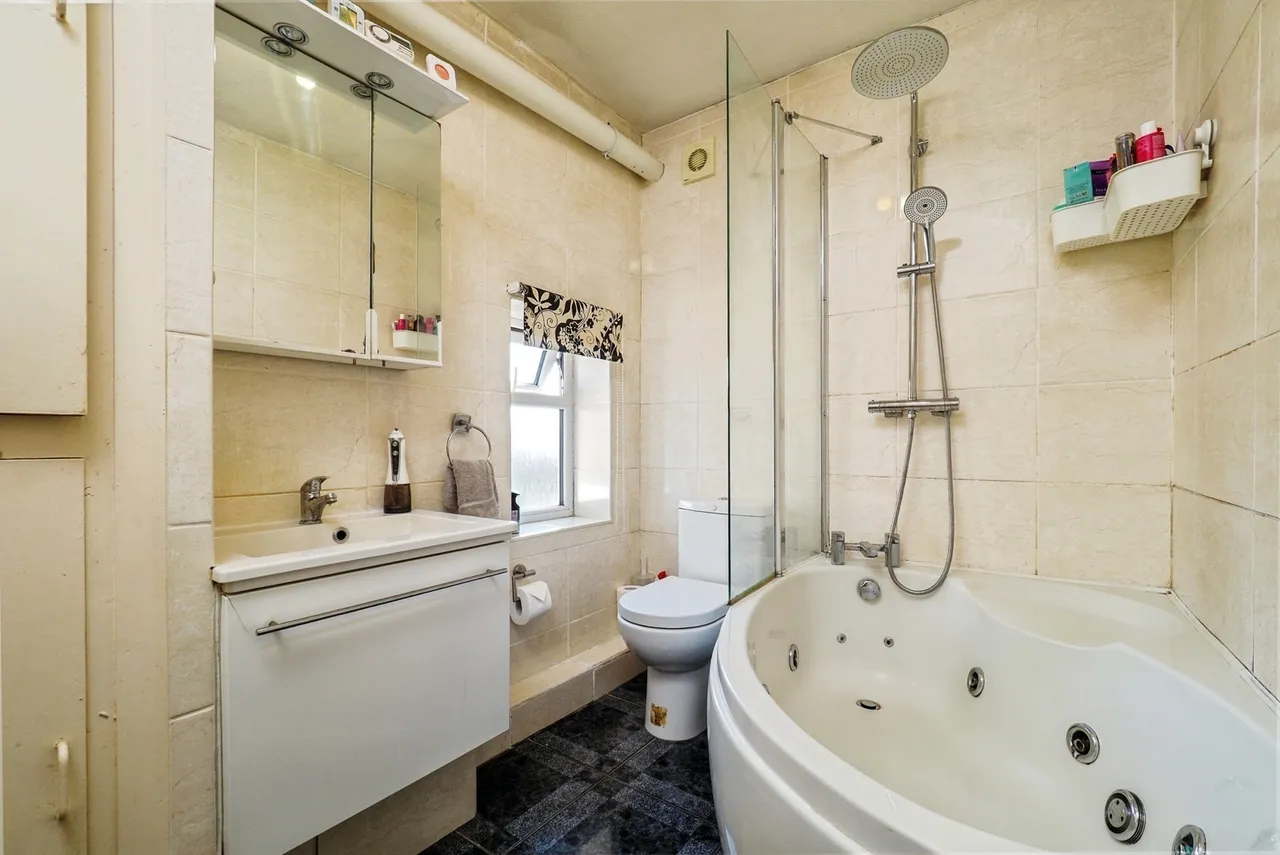 Seven Oaks Crescent, Bramcote Hills, Nottingham, Nottinghamshire, NG9, photo 3