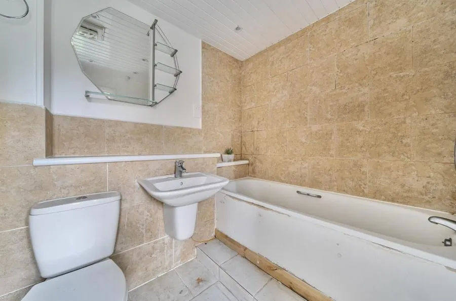 Chigwell Lane, Loughton, IG10, photo 8