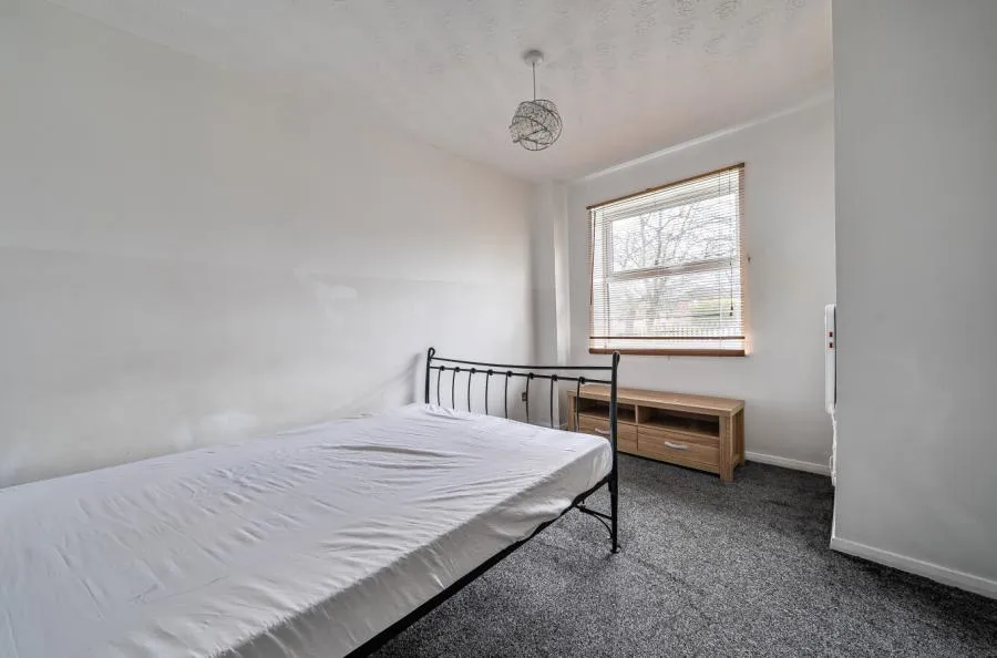 Chigwell Lane, Loughton, IG10, photo 7