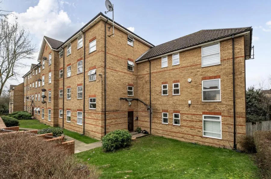Chigwell Lane, Loughton, IG10, photo 10