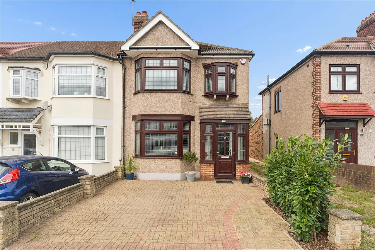 3 bed house for sale, Glenwood Drive, Romford, RM2