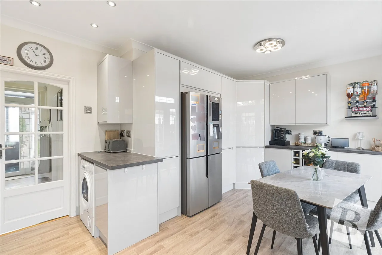 Glenwood Drive, Romford, RM2, photo 3