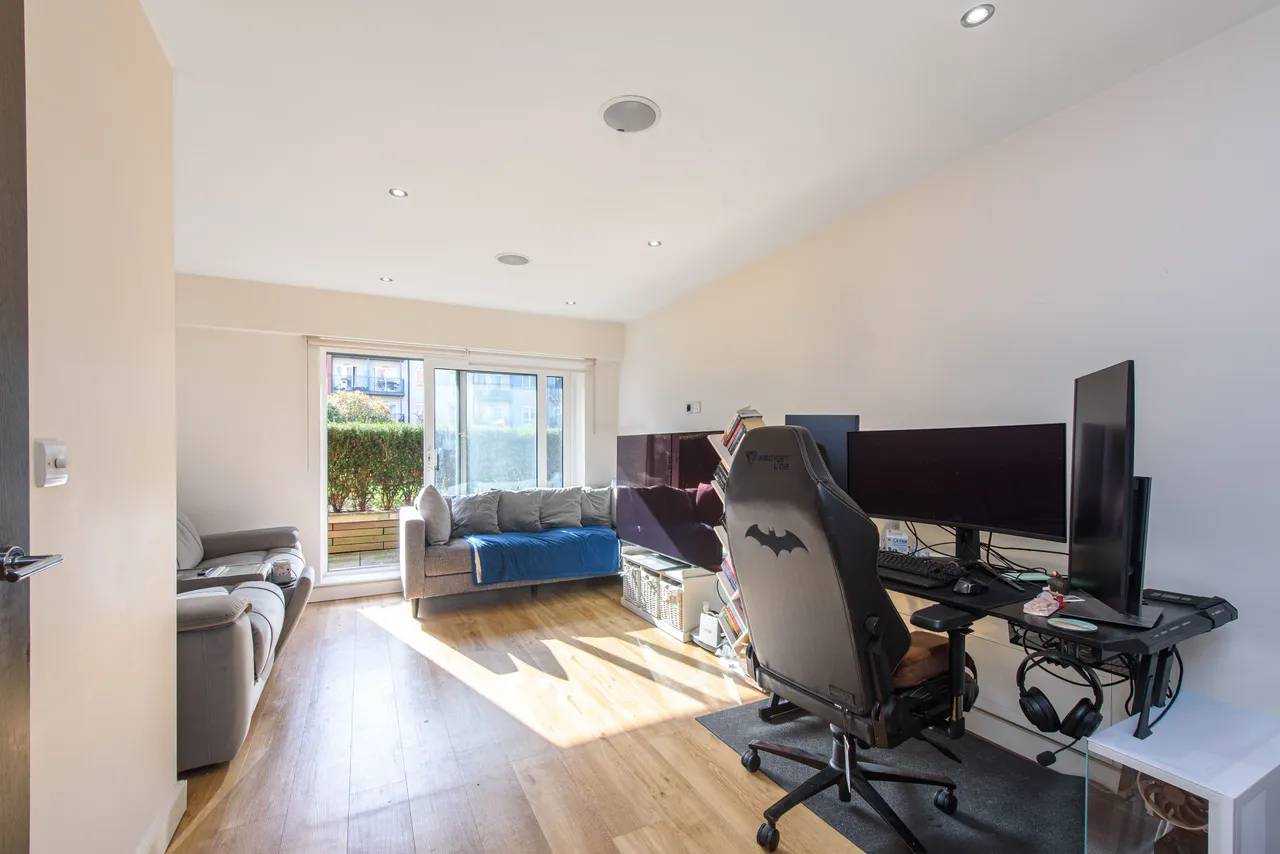 3 Emerald House, 2 Commander Avenue, London, photo 2