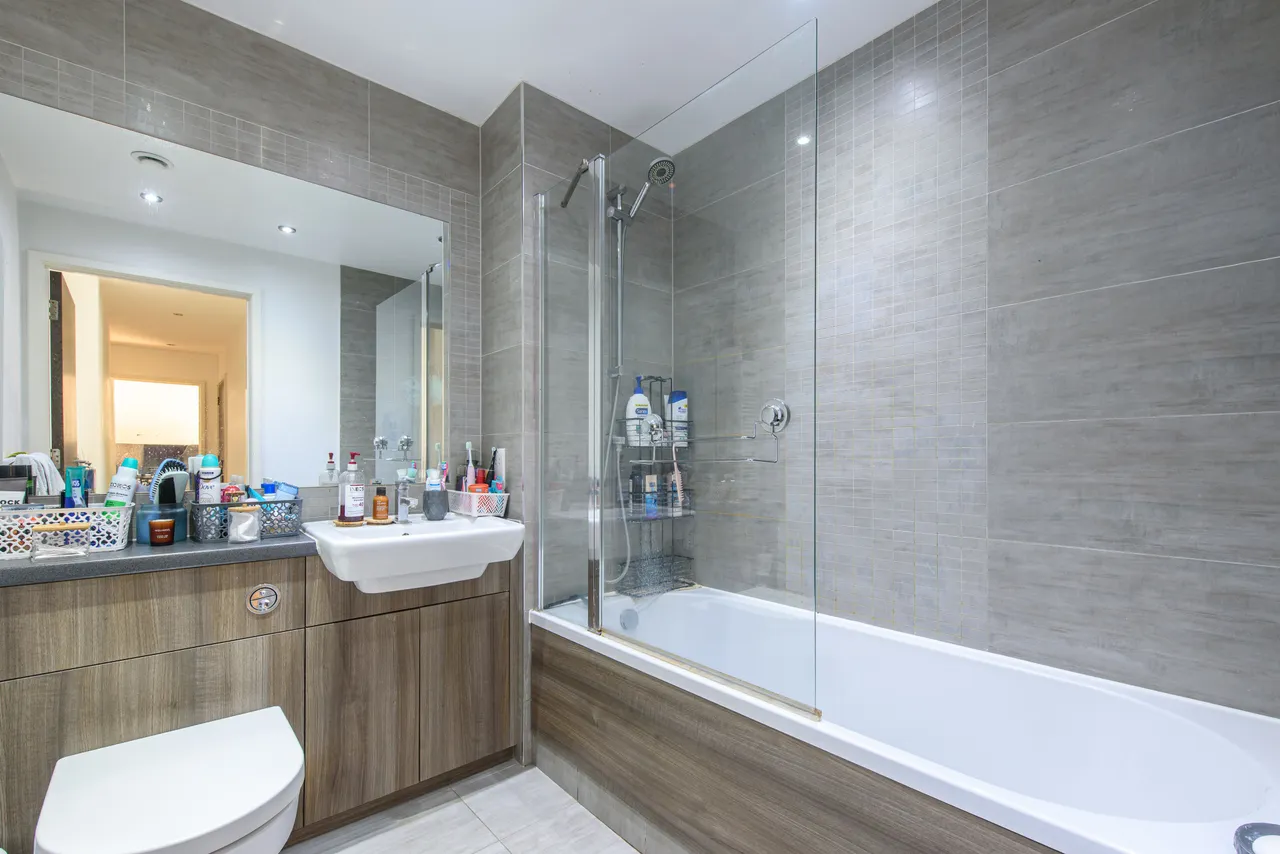 3 Emerald House, 2 Commander Avenue, London, photo 6