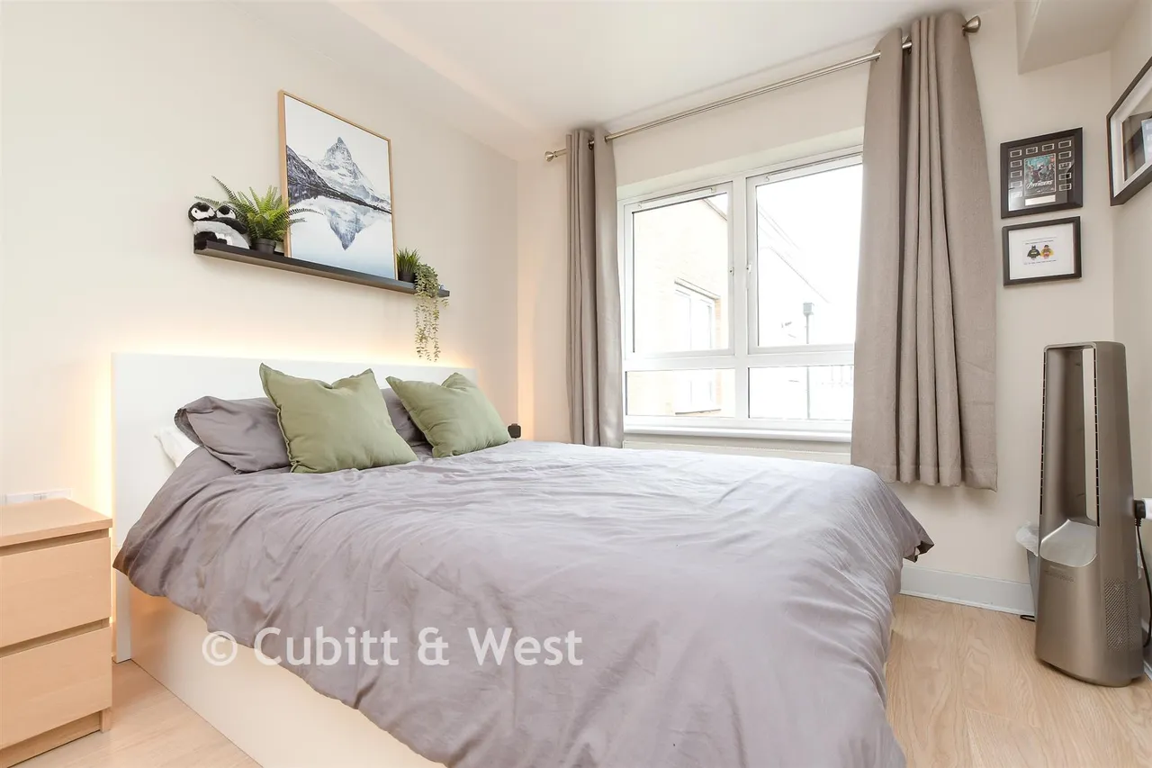 Canalside, Redhill, RH1, photo 9