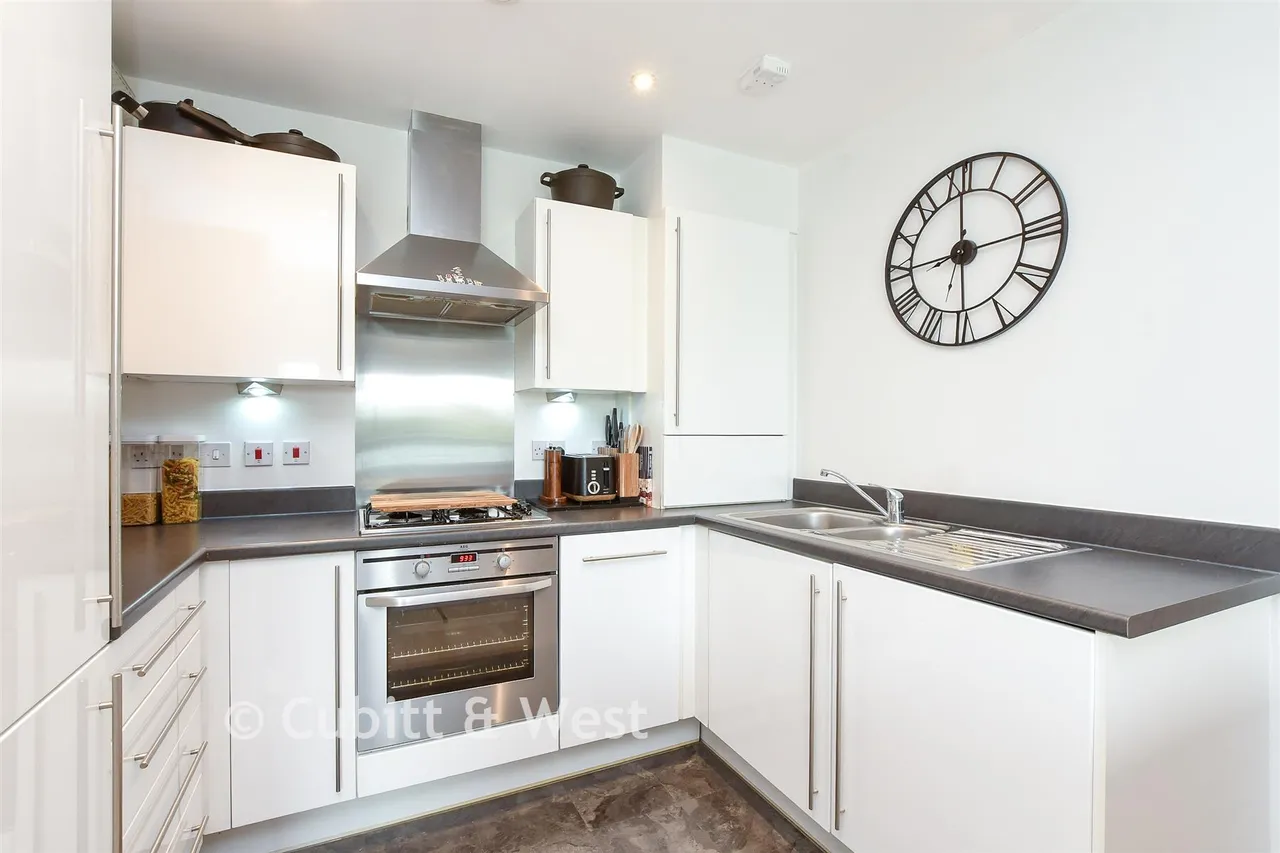 Canalside, Redhill, RH1, photo 8