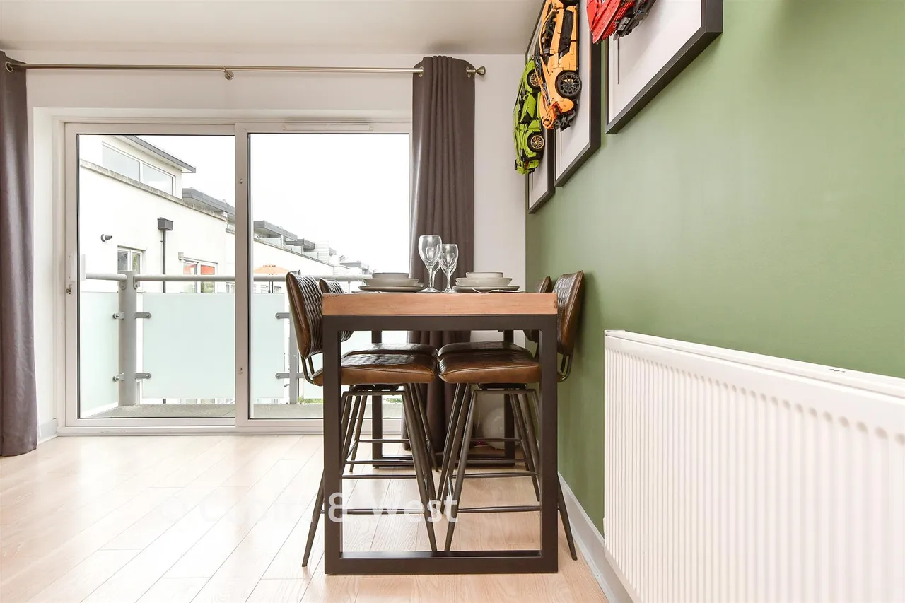 Canalside, Redhill, RH1, photo 6